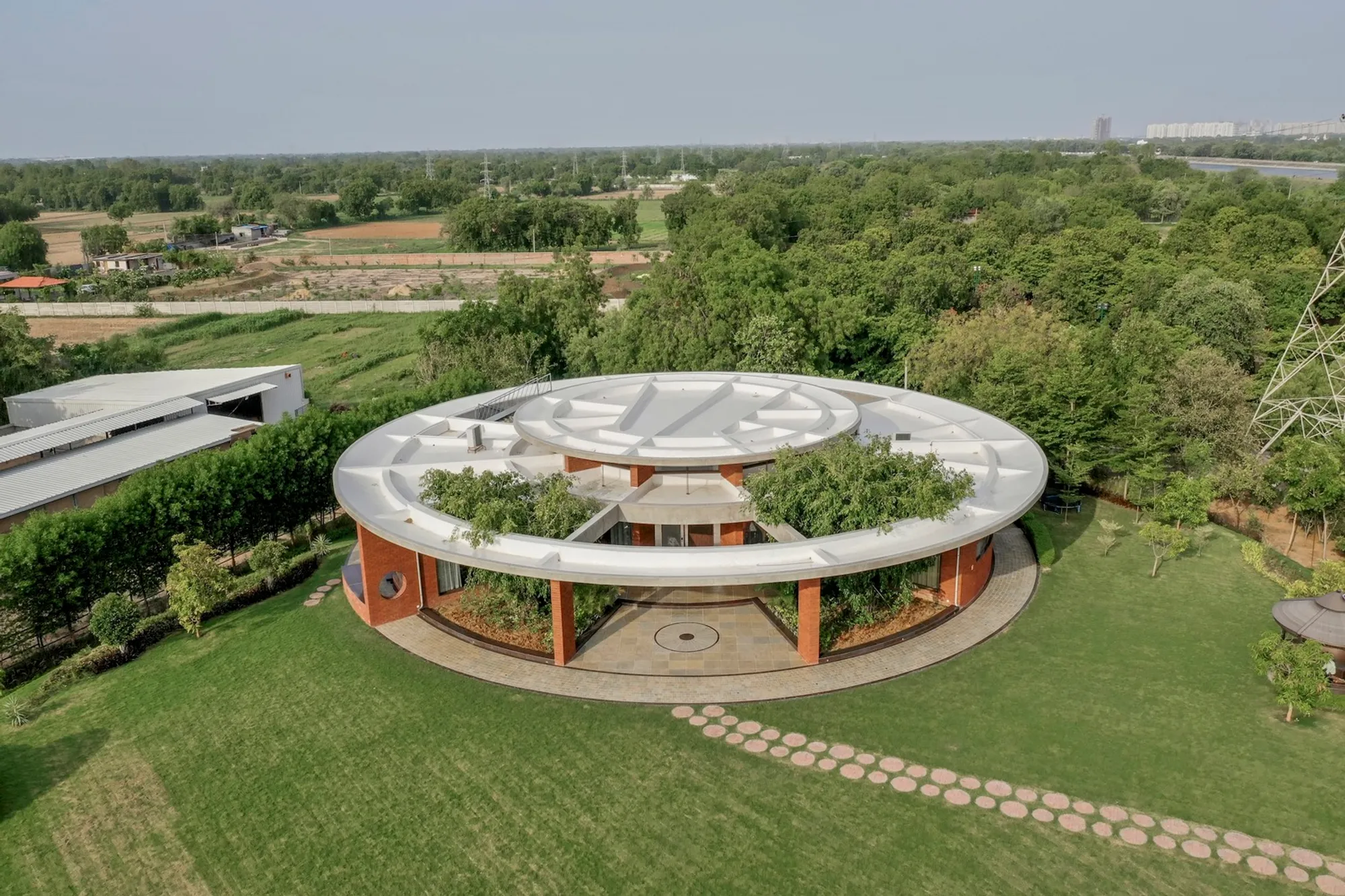 The Ring House by Studio prAcademics: A Harmonious Blend of Nature and Architecture