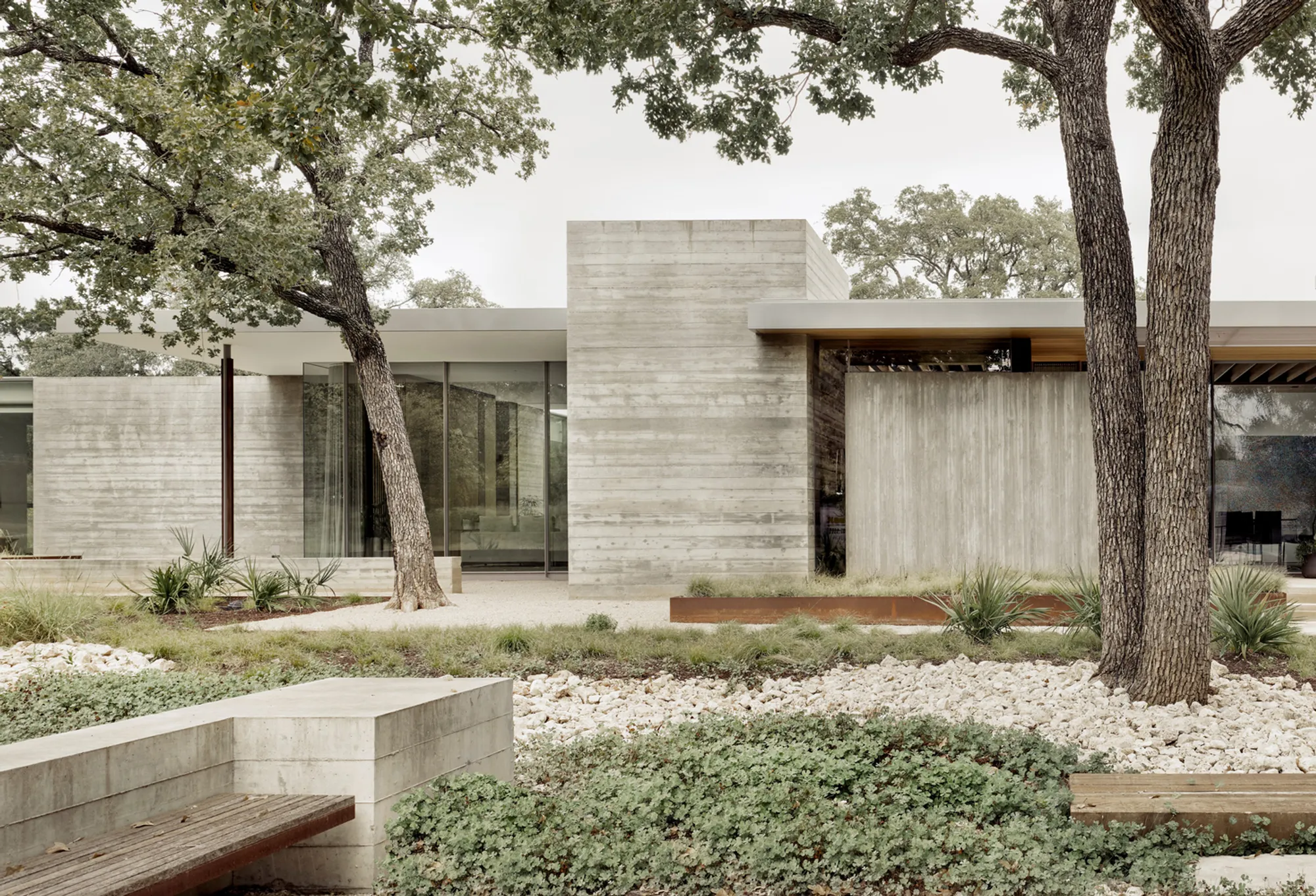Cuernavaca Residence by Alterstudio Architecture: A Harmonious Blend of Nature and Contemporary Design