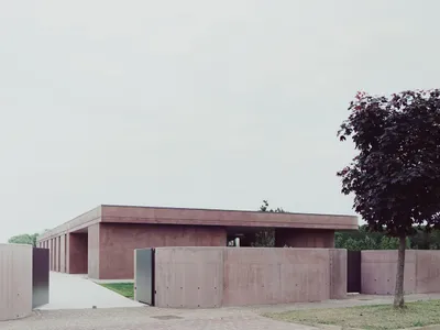 House with a Large Porch by MIDE architetti