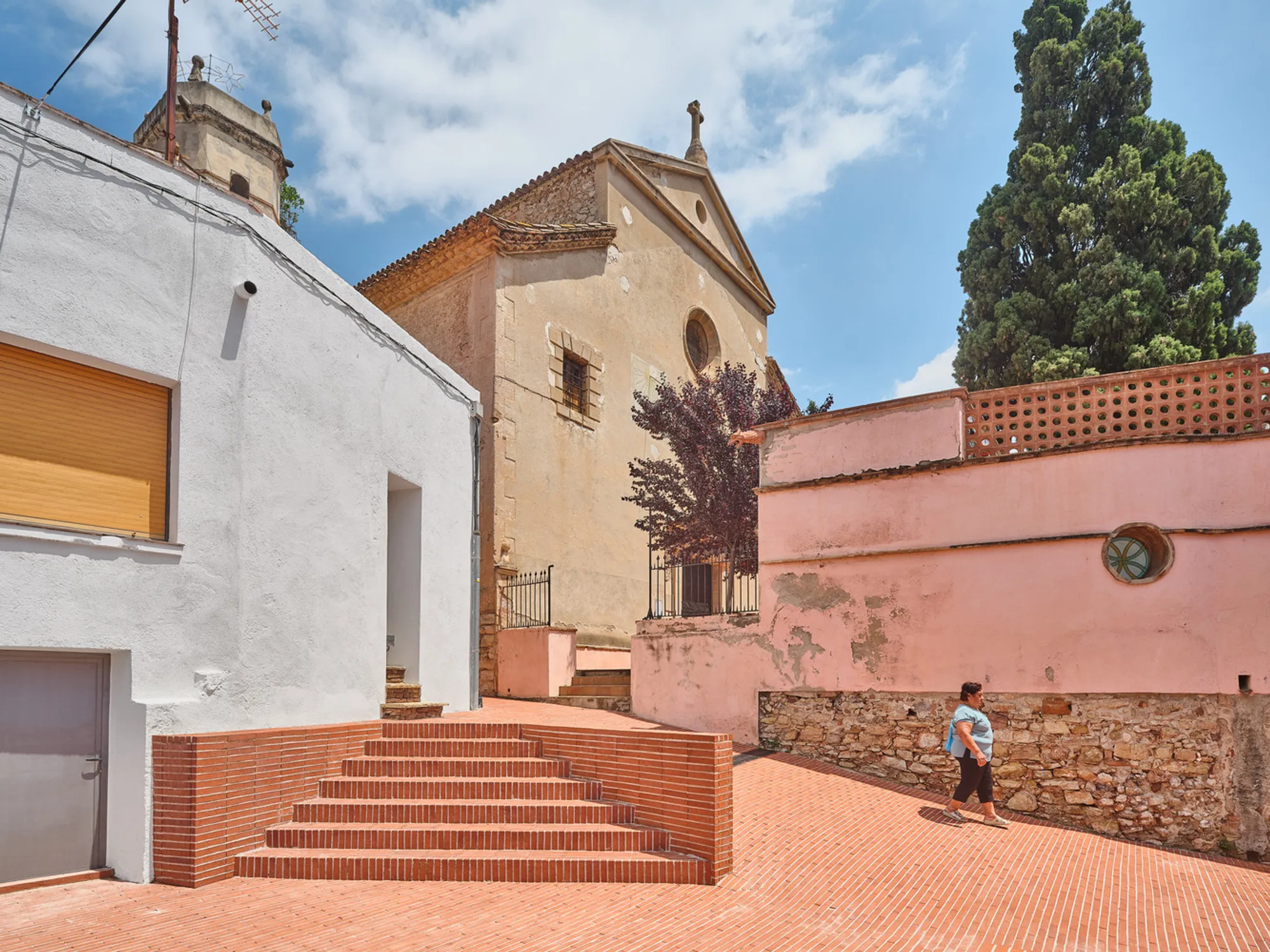 Riells Square by Comas-Pont Arquitectes: Revitalizing Public Space with History and Nature