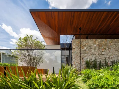 Terras House by Taguá Arquitetura: A Modern Fusion of Concrete, Steel, and Nature