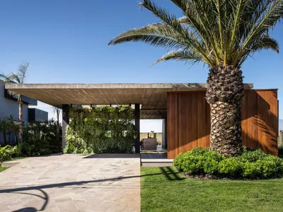 Plano House by Studio Bloco Arquitetura: A Seamless Fusion of Nature and Comfort