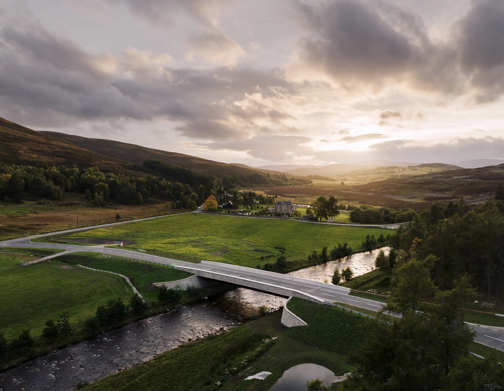 Gairnshiel Jubilee Bridge by Moxon Architects: A Modern Link in the Cairngorms