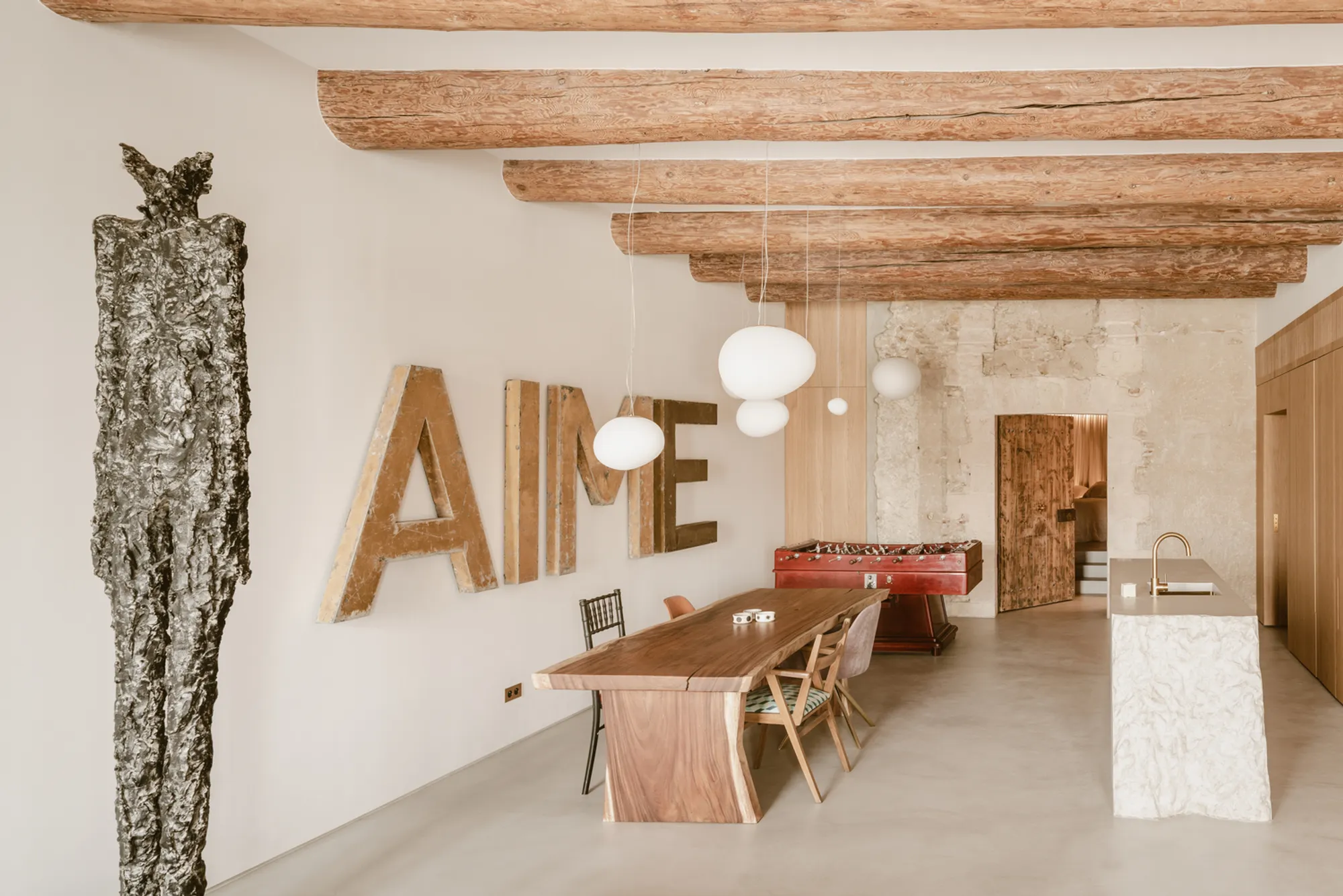 Apartment S: A Historic Warehouse Transformed by Enzo Rosada Architecte