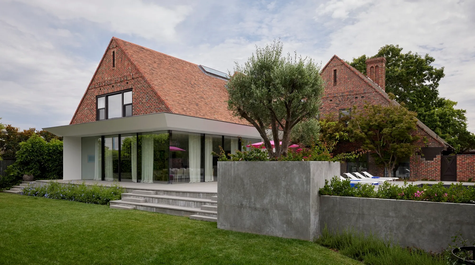 Deventon Residence by Jolson Architecture & Interiors: A Harmonious Blend of Heritage and Contemporary Design