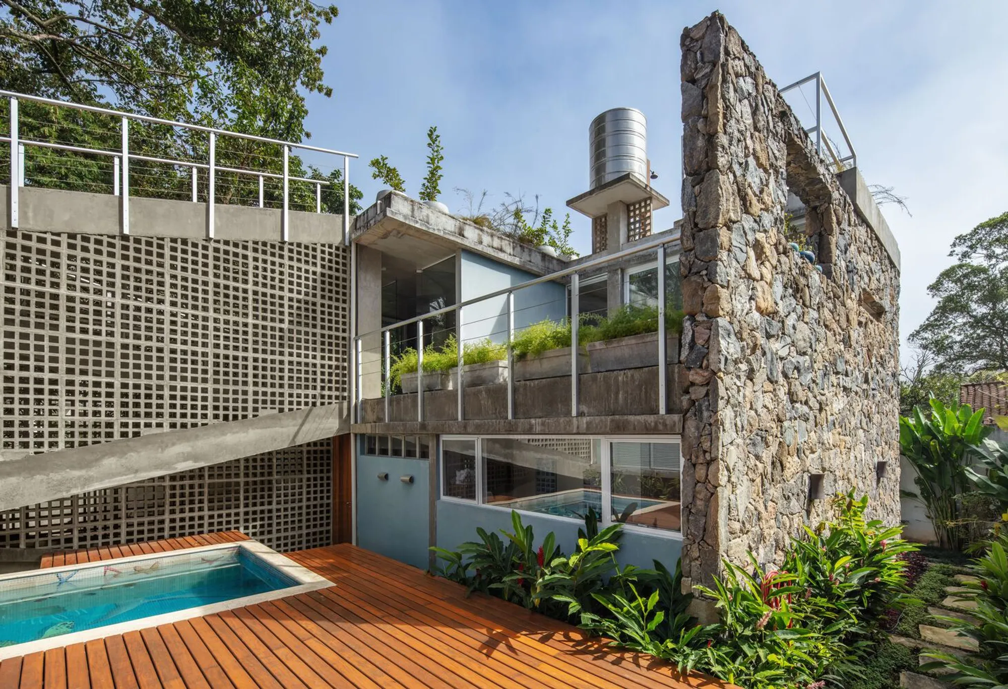 Toque Toque Grande II House: A Sustainable Beach House Design in Brazil Integrating Nature and Architecture