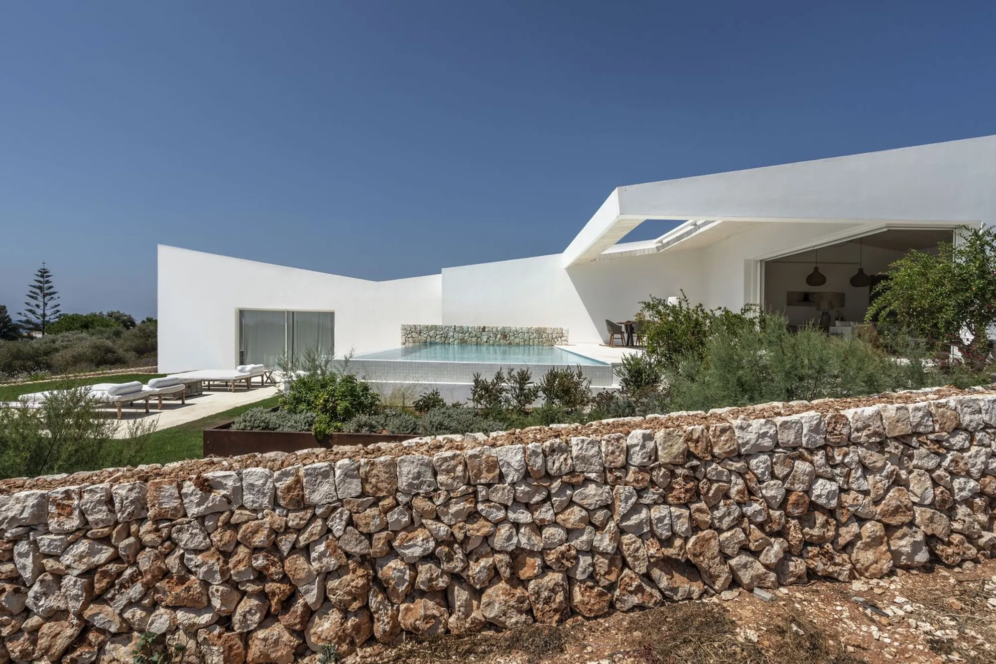 Cavero House by Miguel Olazabal Arquitectos – A Coastal Retreat in Menorca