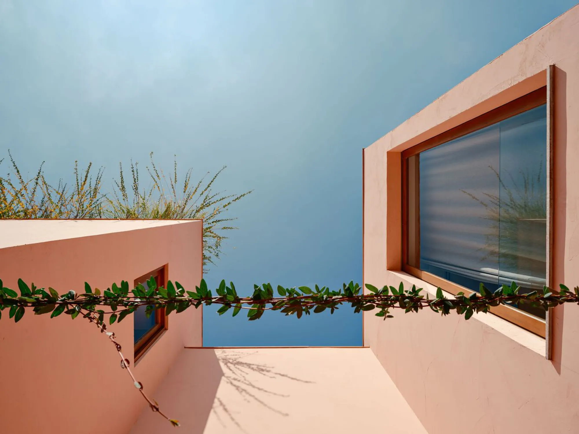 Praça House: Contemporary Courtyard Architecture in São Paulo by Felipe Hess Arquitetos