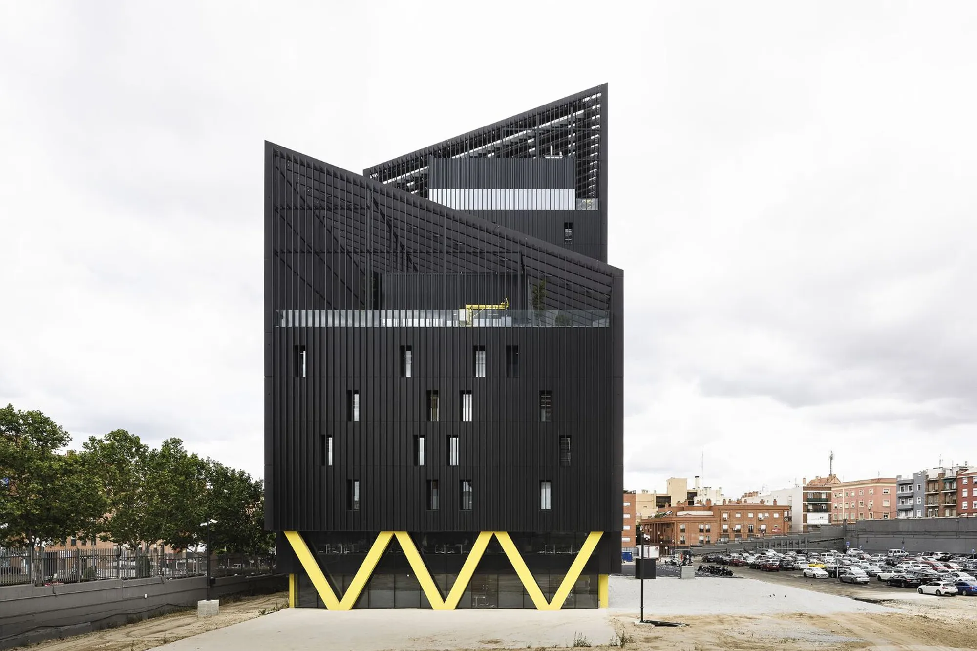 Metro de Madrid’s Integral Transportation Center: A Contemporary Urban Landmark