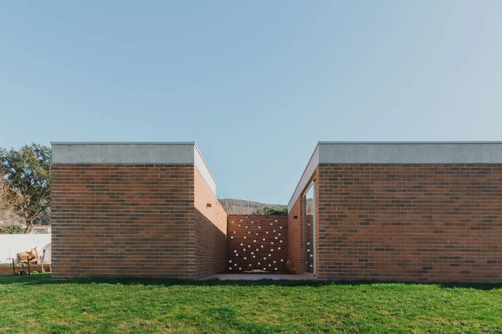Horta House by [ ] MATÉRIAS arquitetura + interiores