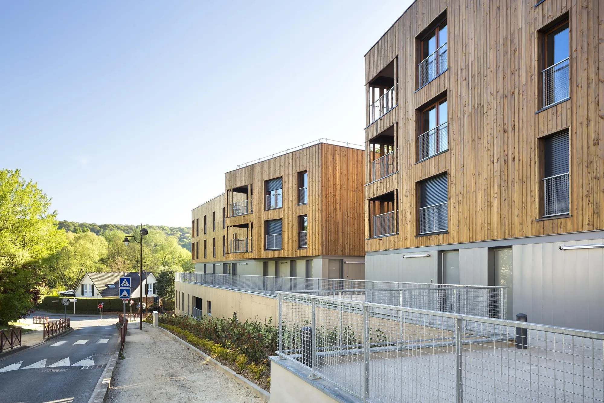 32 Social Housing Units in Chevreuse by Atelier Téqui Architects