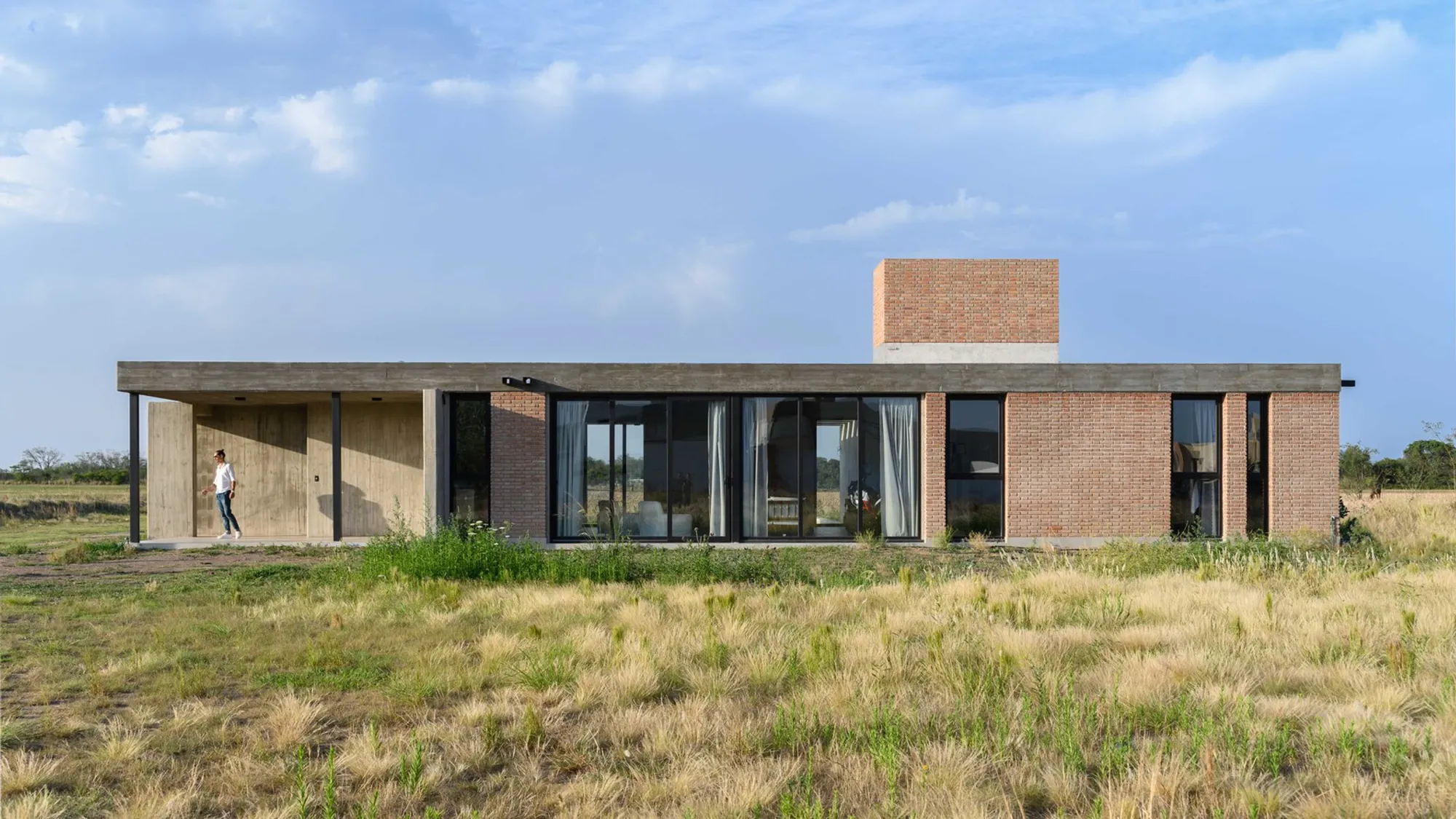 House 3X6 by Karlen + Clemente: A Contemporary Retreat in Río Tercero