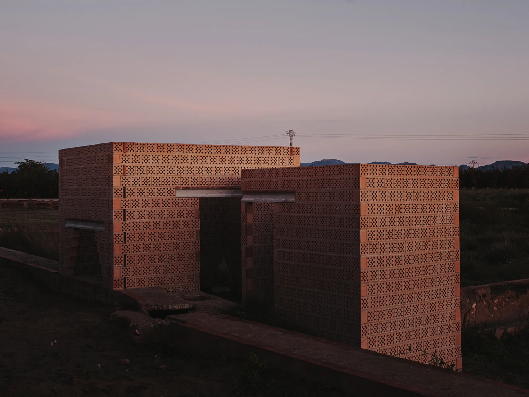 Ceramic Pavilions in Valencia’s Northern Fields by Bona fide taller