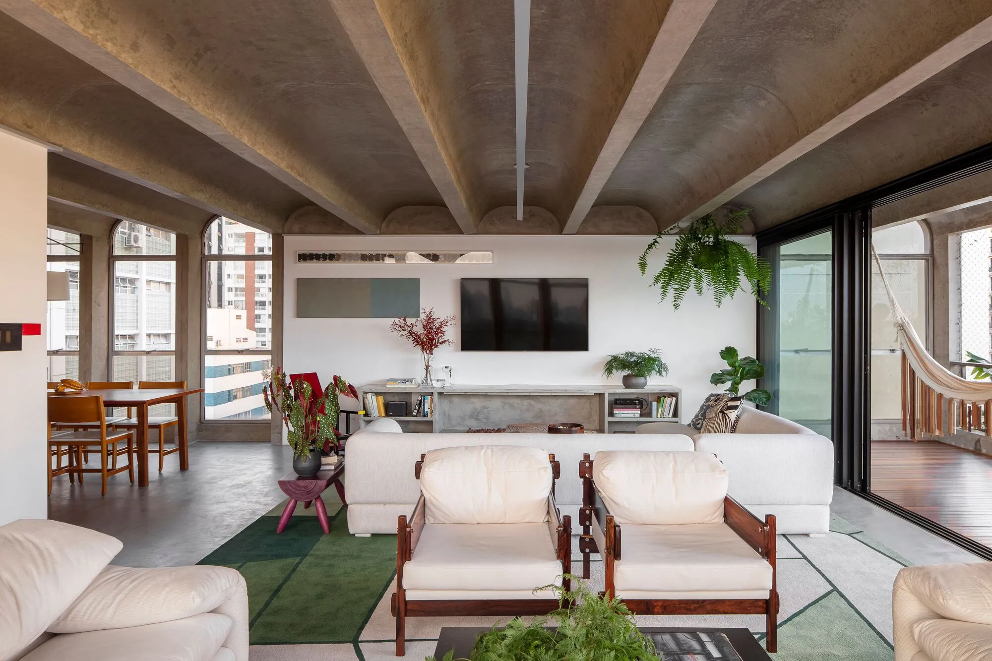 Arches Apartment Renovation by Ana Sawaia Arquitetura + Estúdio Paulo Alves