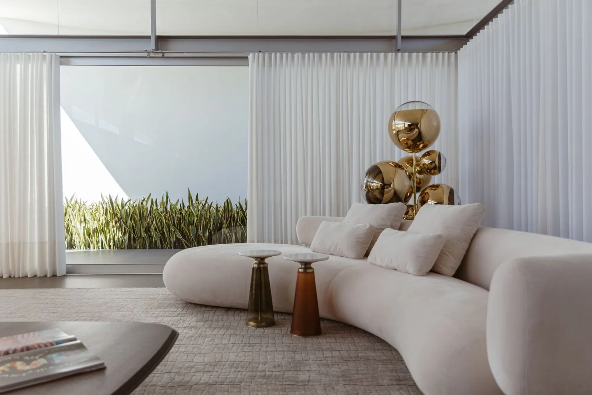 Linho House by TETRO Arquitetura: A Contemporary House Design in Brazil Inspired by Textiles