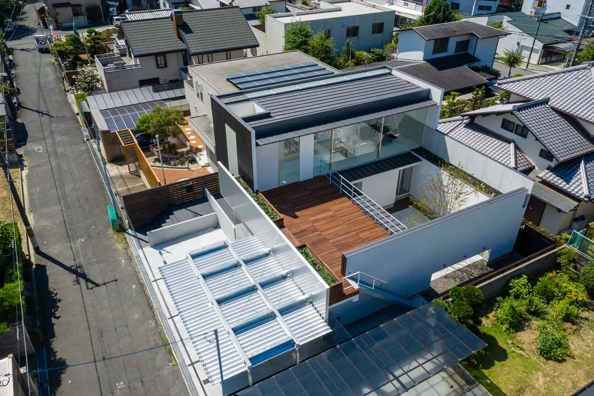 House on Nishinokyo-Hills by Waro Kishi + K.ASSOCIATES/Architects