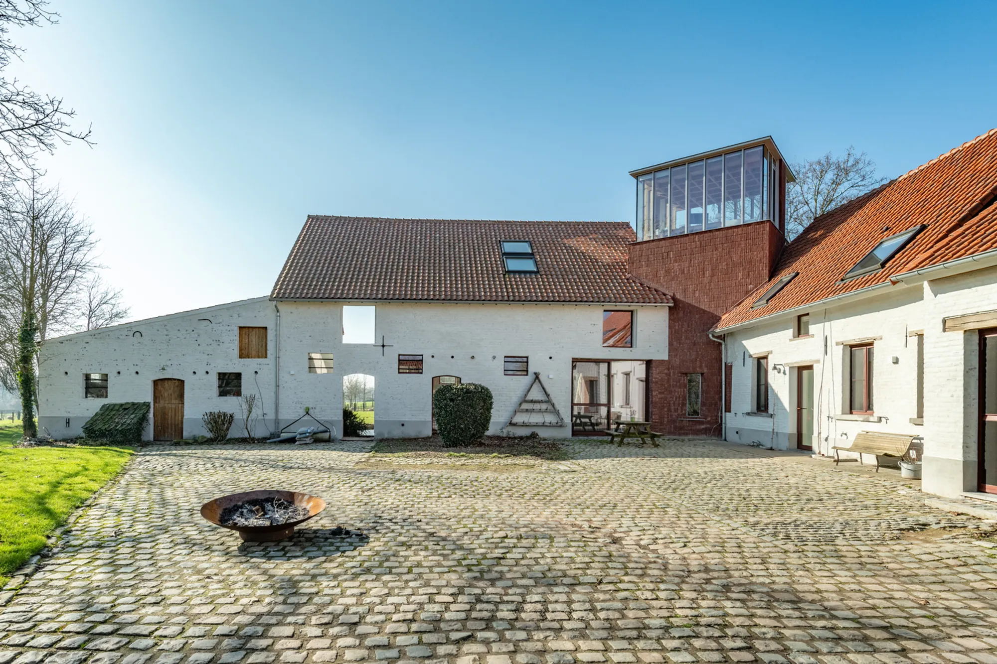 Hinge Farmhouse by Objekt Architecten