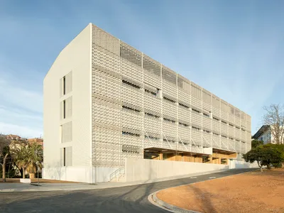 Multipurpose Hospital Building in the Parc Sanitari Pere Virgili by PMMT