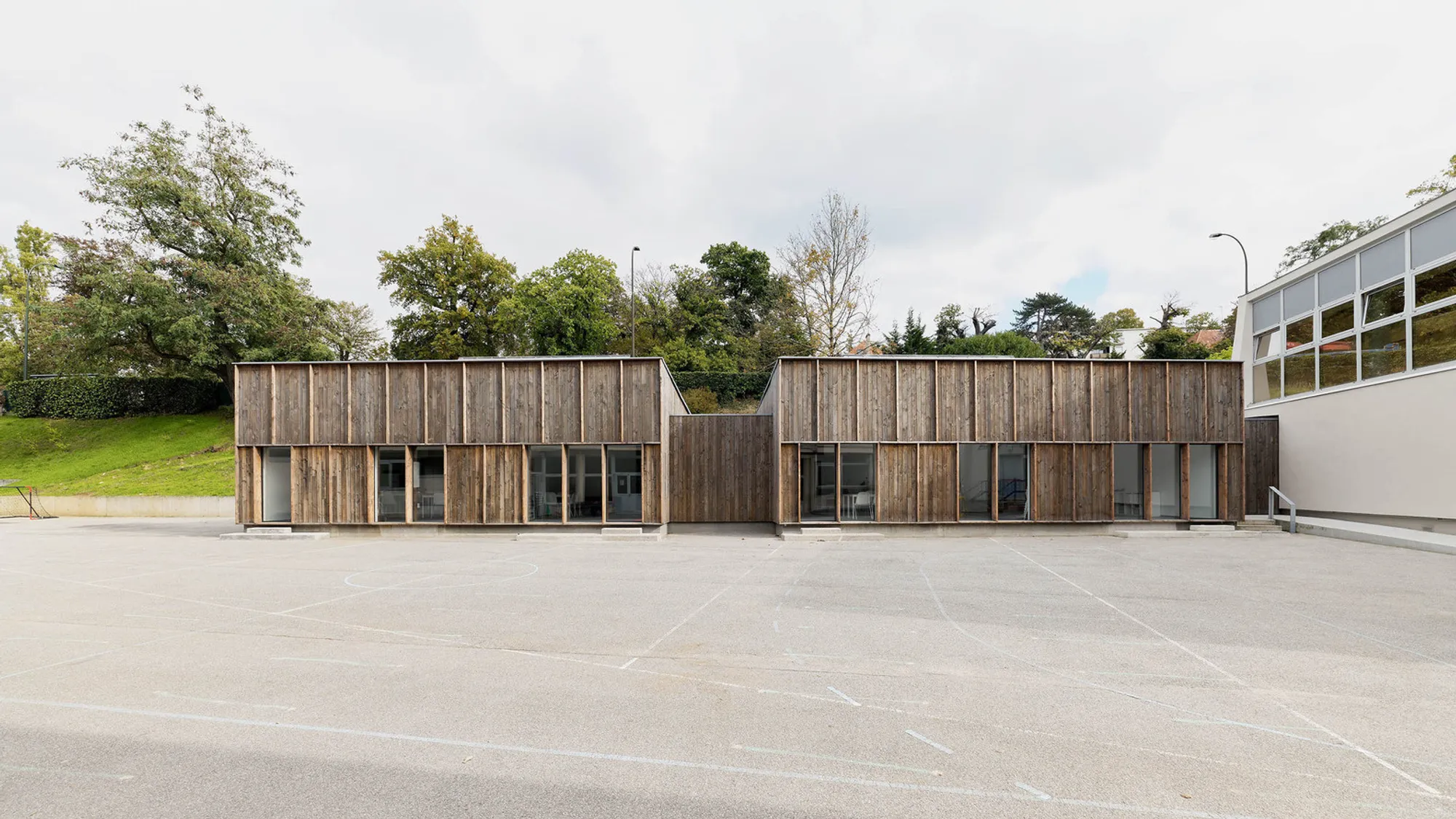 Recreation Center Morel de Vindé by SCHÉMAA: Harmonizing Architecture and Landscape