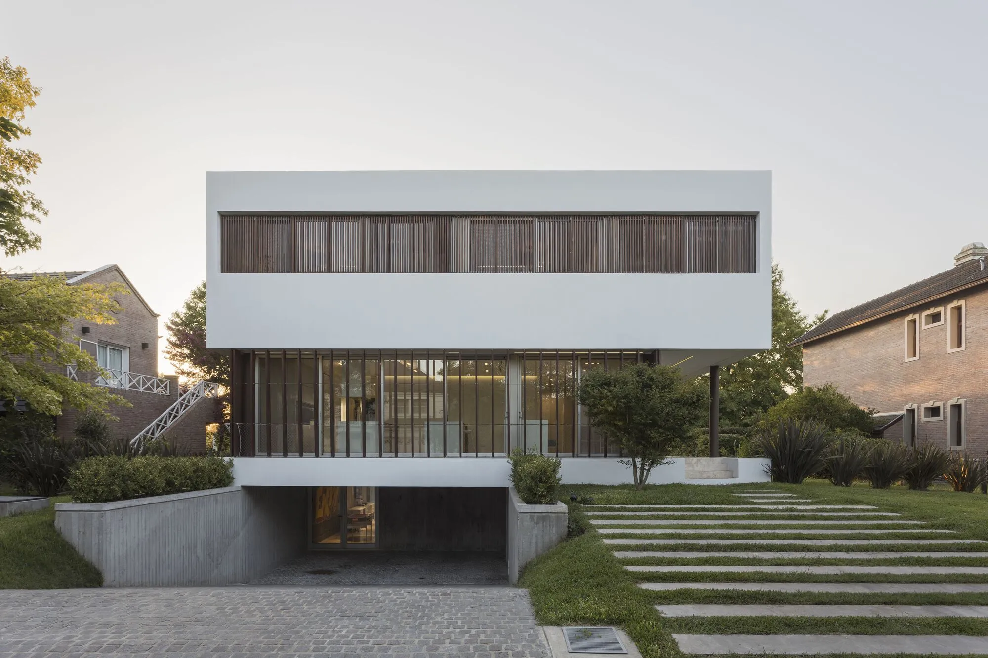 Les Pointes Residence by Ghoche Architecte – Modern Waterfront Home in Saint-Donat, Quebec