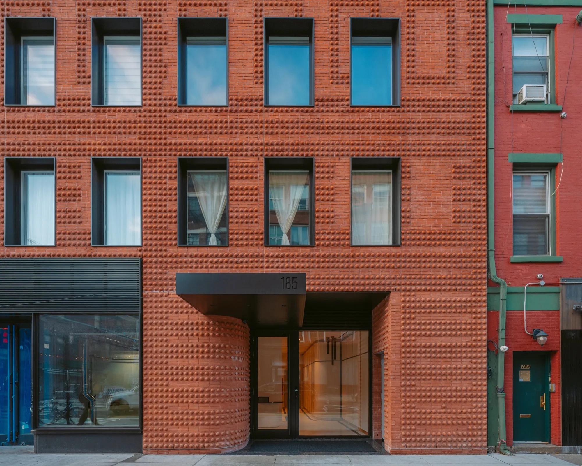 The Grand Mulberry Apartments by Morris Adjmi Architects – A Contemporary Tribute to Little Italy’s Architectural Heritage