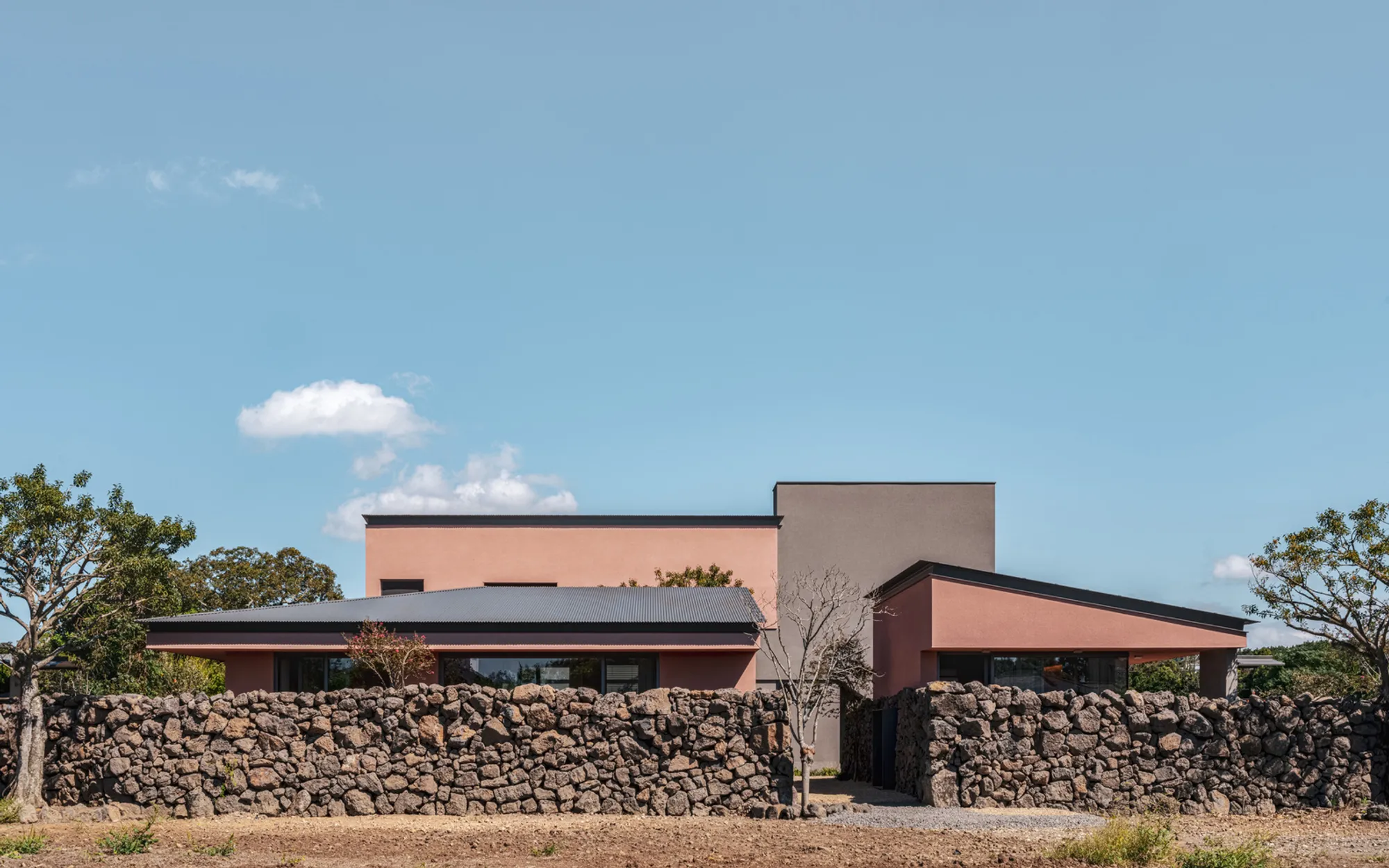 Stone Wall Stay House by Atelier O: A Vernacular-Inspired Retreat on Jeju Island