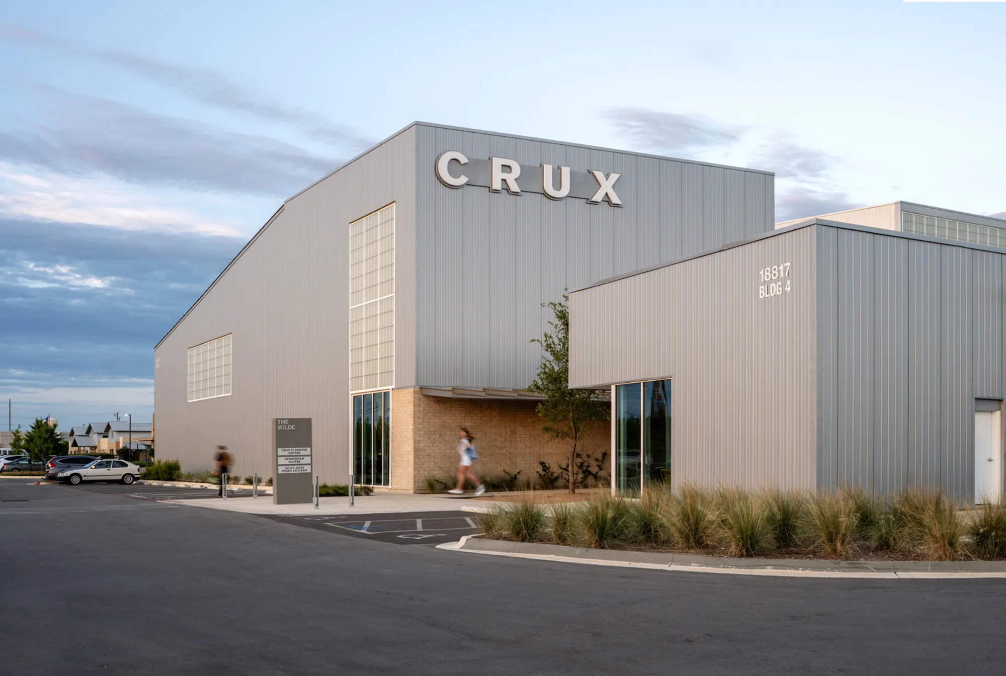 Crux Pflugerville by Derrington Building Studio: A Landmark in Sports Architecture