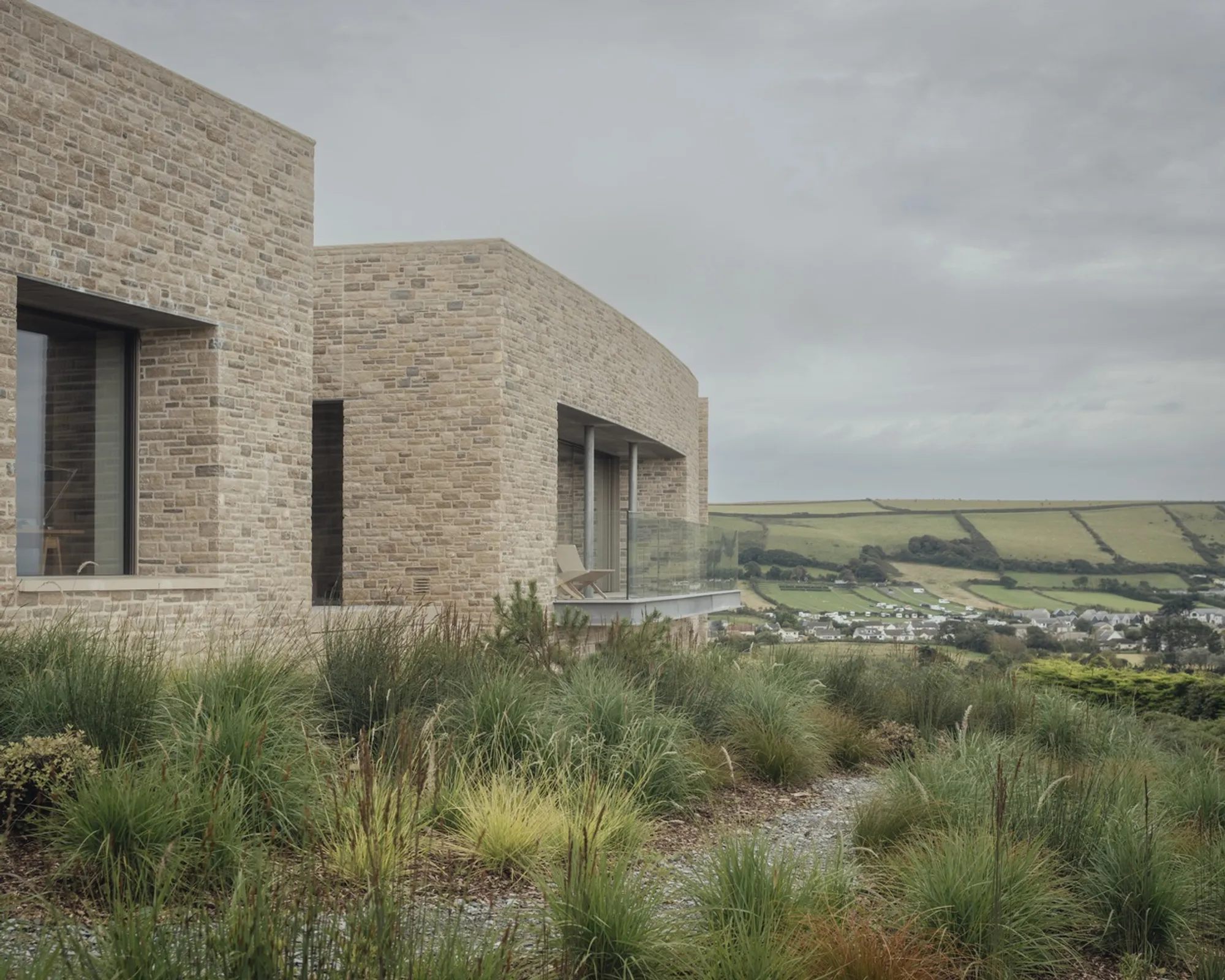 Bay House by McLean Quinlan – A Coastal Low-Energy Retreat in North Devon