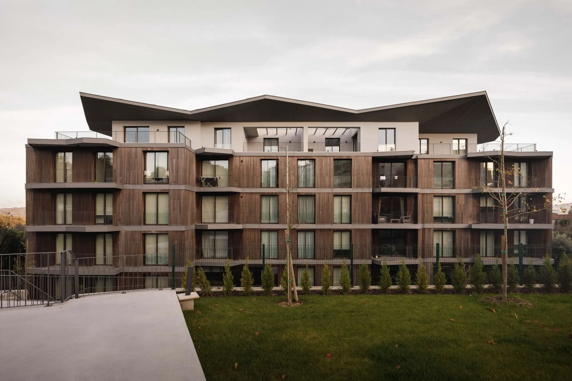 Riverside Condominium by MJARC Arquitectos – Sustainable Residential Architecture in Santa Comba Dão