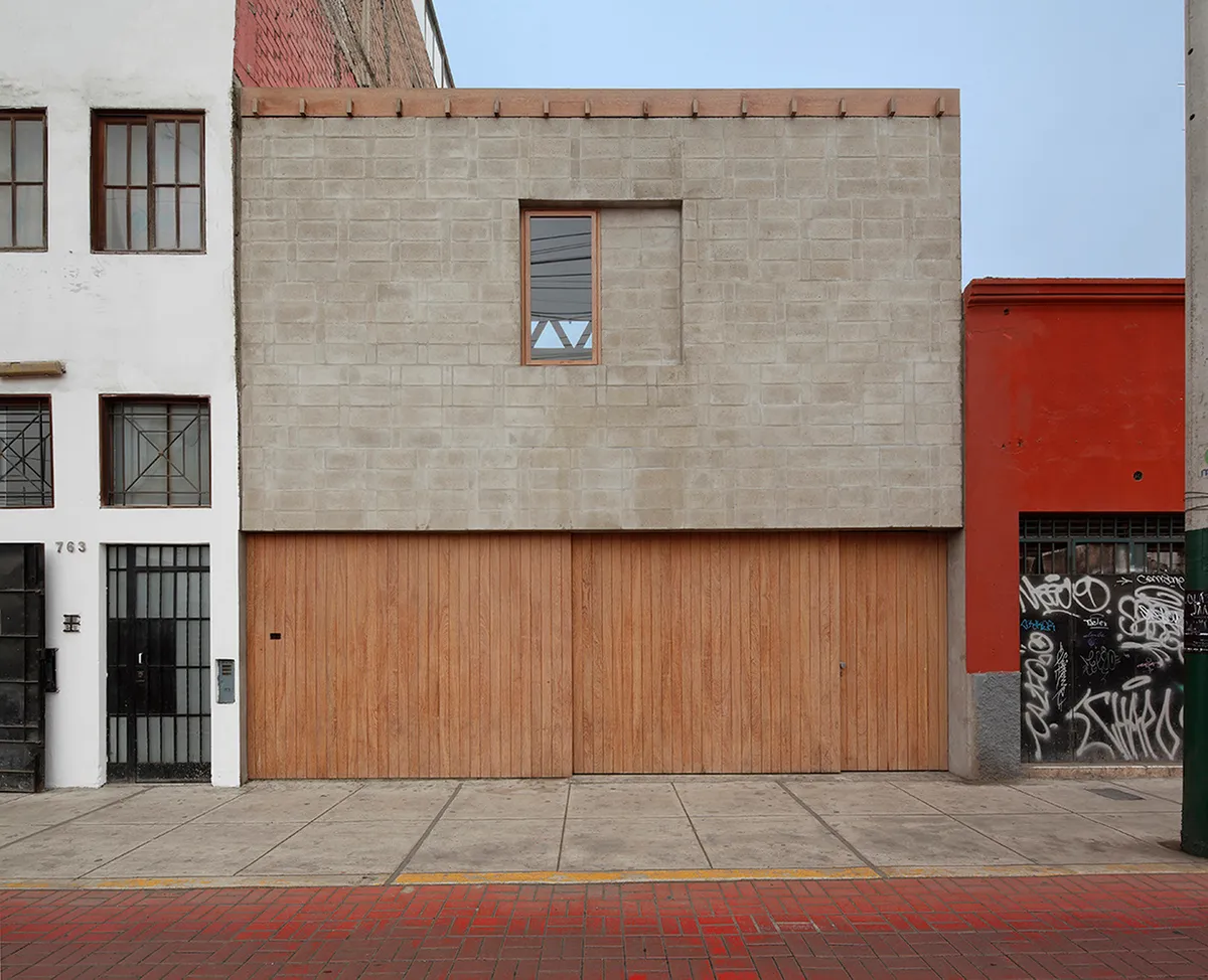 Studio-Workshop for Photographers by Roman Bauer Arquitectos in Barranco, Peru