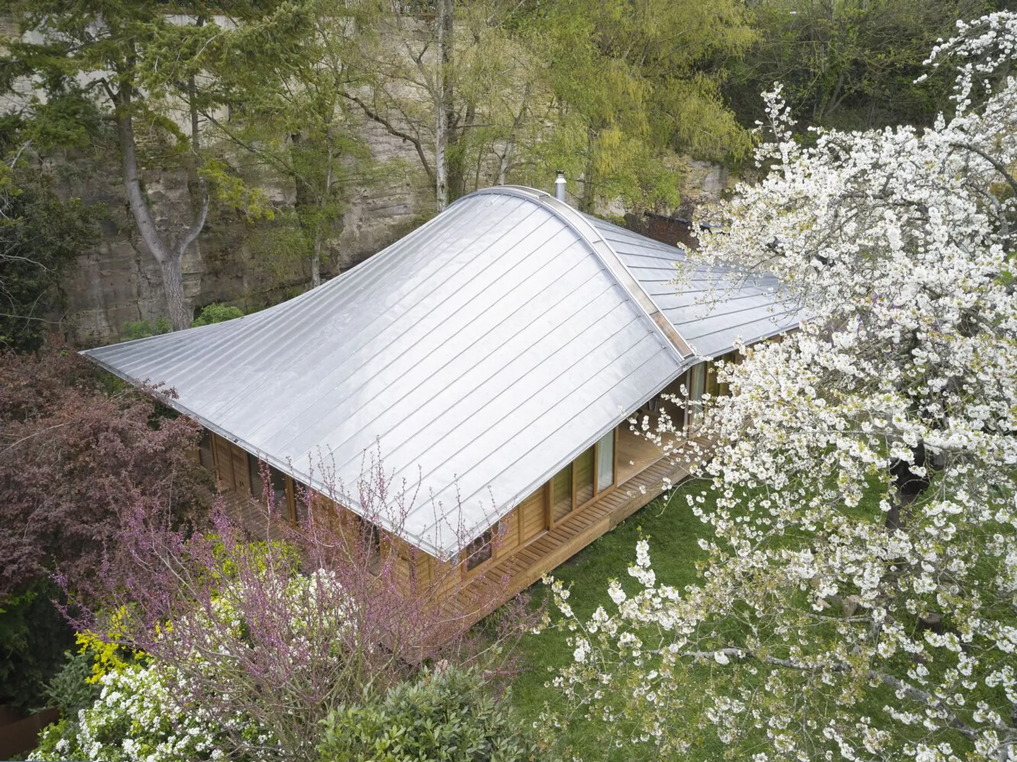 The Kiosque House by arba: A Wooden Pavilion Blending Architecture and Nature in Caen, France