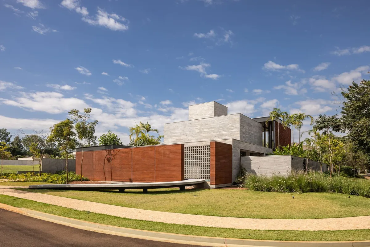 Oasis House by Shinagawa Arquitetura – Sustainable Countryside Living in Cravinhos, Brazil