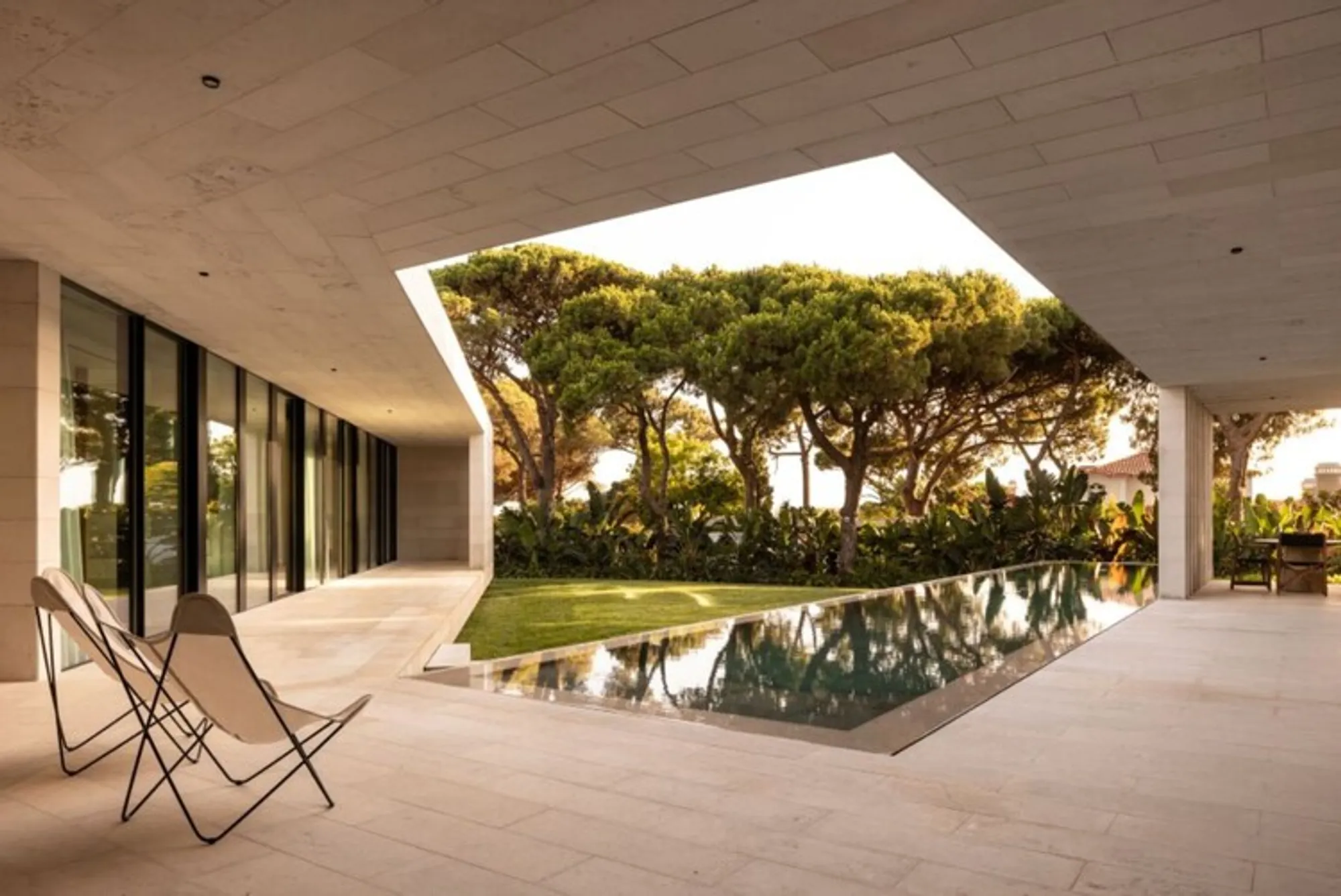 V House by João Tiago Aguiar, Arquitectos: A Modern Dialogue Between Architecture and Nature