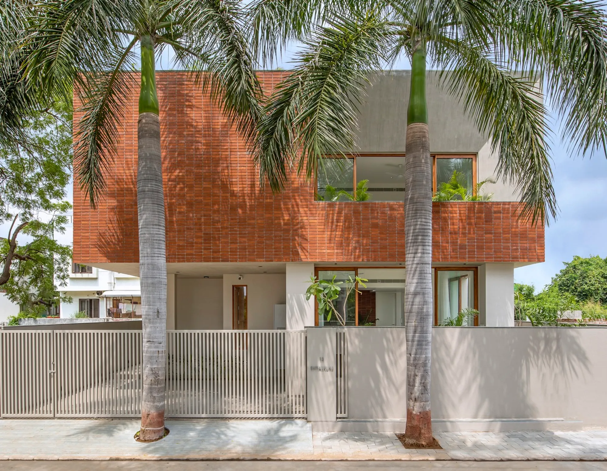 The Core Court House by TRAANSPACE – A Serene Home Built Around Light, Brick, and Courtyard Living