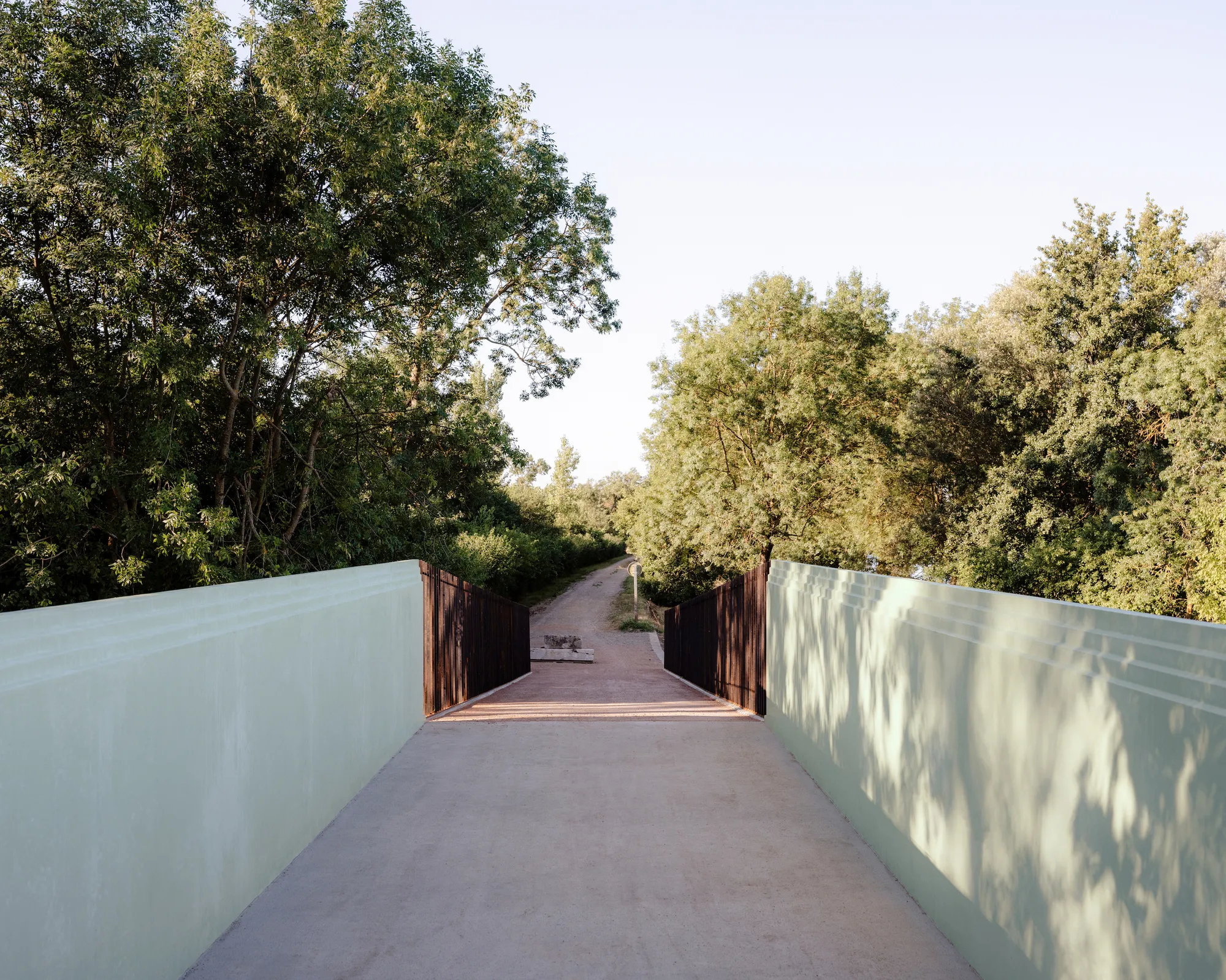 Bois Canal Footbridge by Oatmeal Studio: Blending Heritage, Innovation, and Structural Elegance Along the Saône