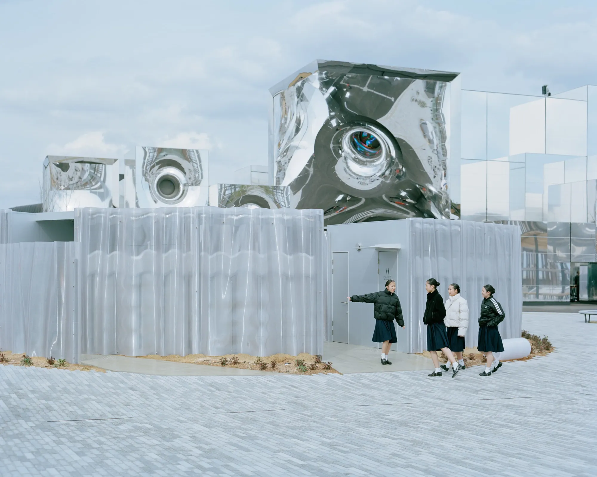 Mirage in Yumeshima by PONDEDGE + f a r m — Architectural Reflection of Light and Transience at EXPO 2025