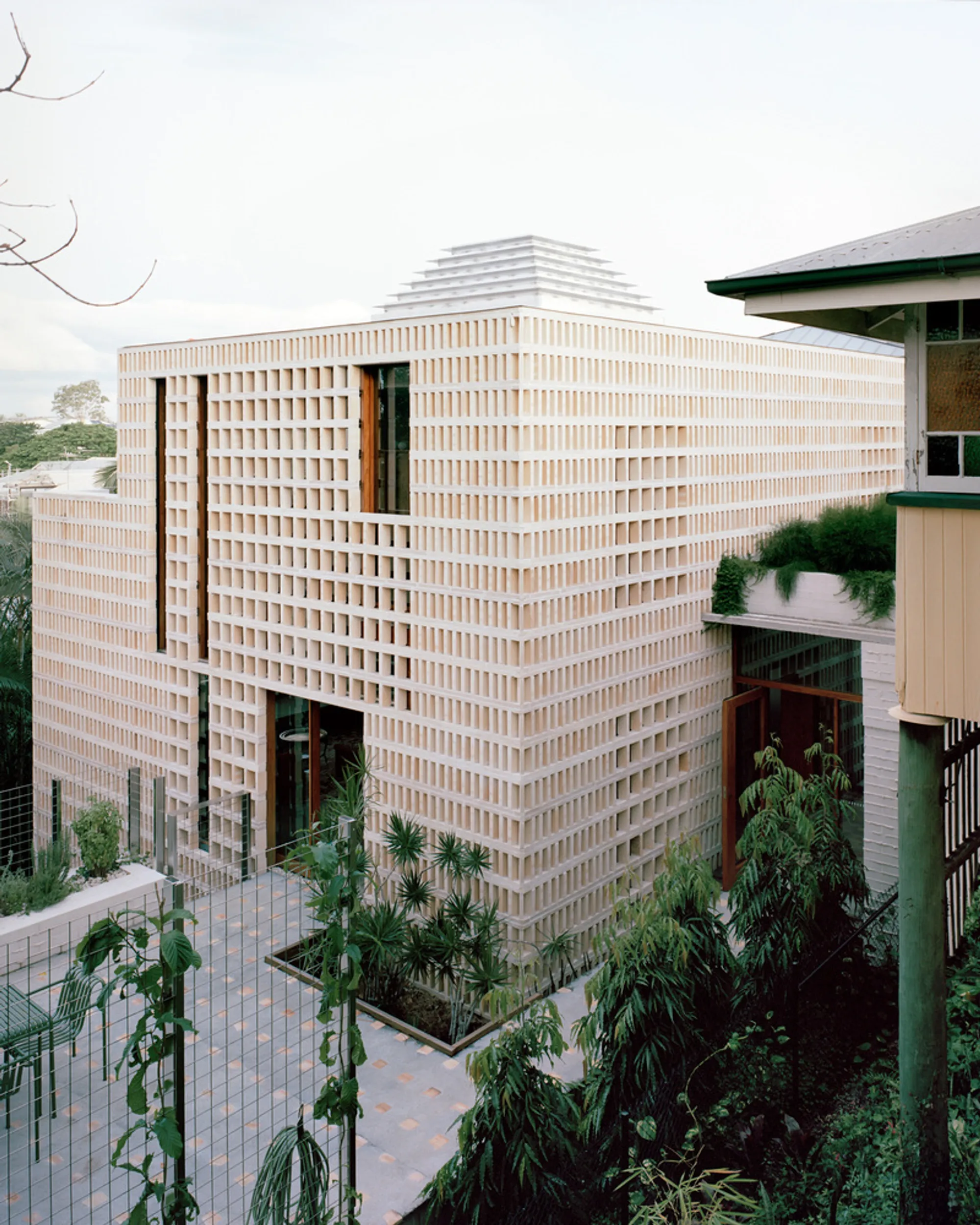 Birdwood House by Peter Besley: A Sculptural Home Rooted in Landscape, Memory, and Material Honesty