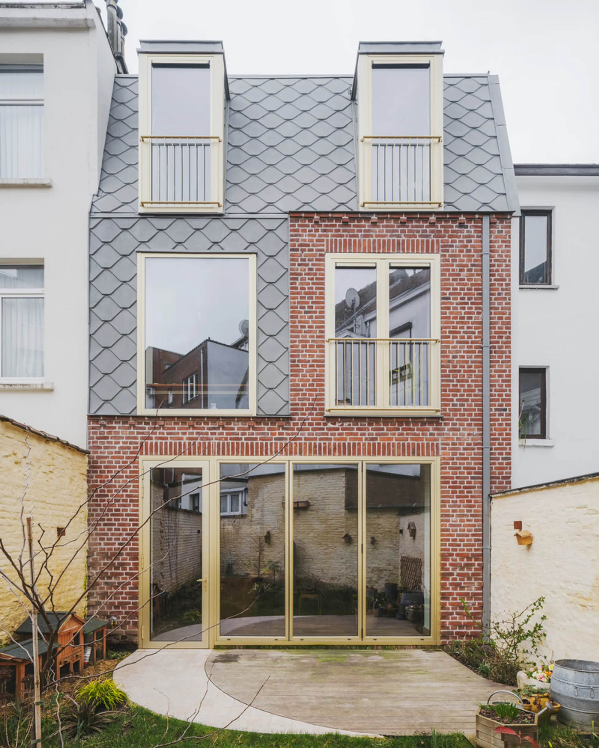 Private House Reiken III by Marge Architecten: A Light-Filled Vertical Renovation in Brussels