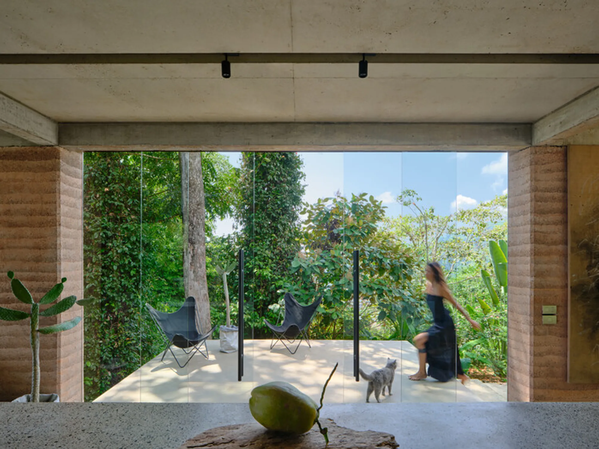 Studio House by Formafatal: A Minimalist Sanctuary Immersed in the Costa Rican Jungle