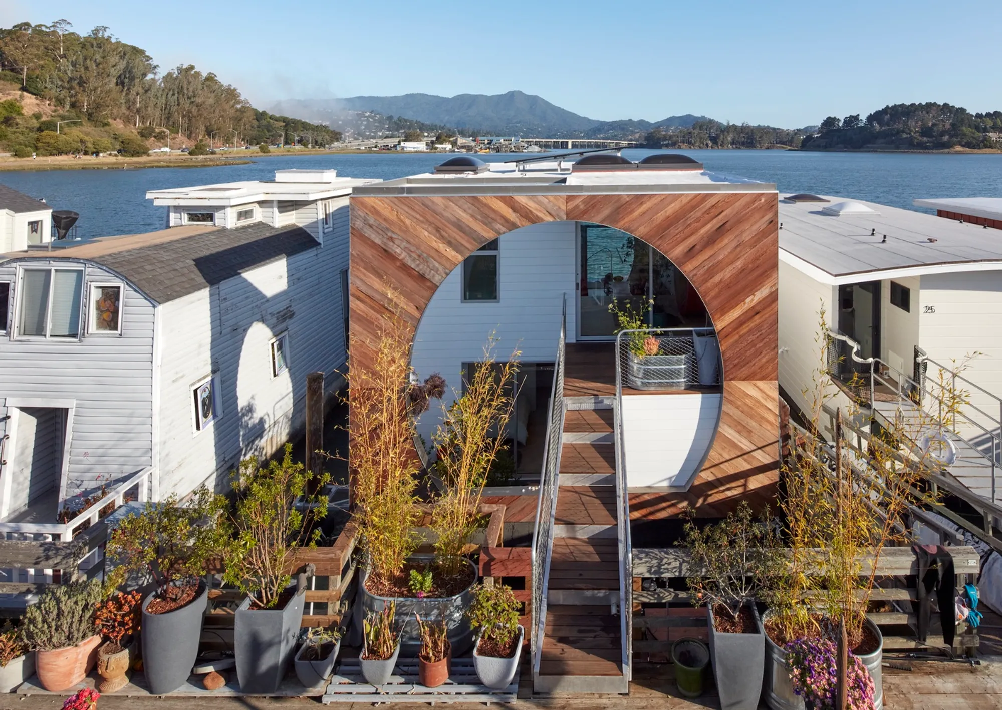 Sausalito Houseboat by Craig Steely Architecture: A Modern Floating Home Masterpiece