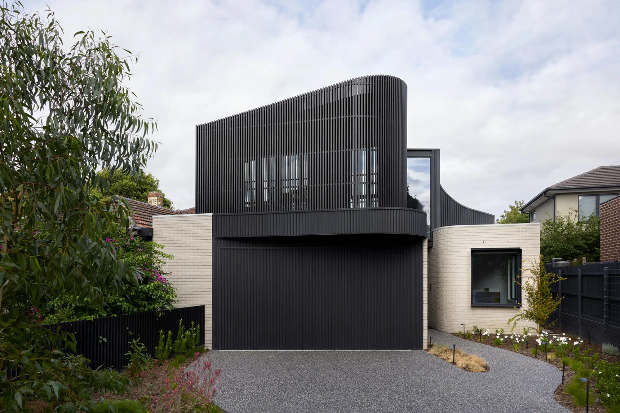 Ripple House by Atlas Architects: Sculptural, Sustainable, and Site-Specific Living in Glen Iris