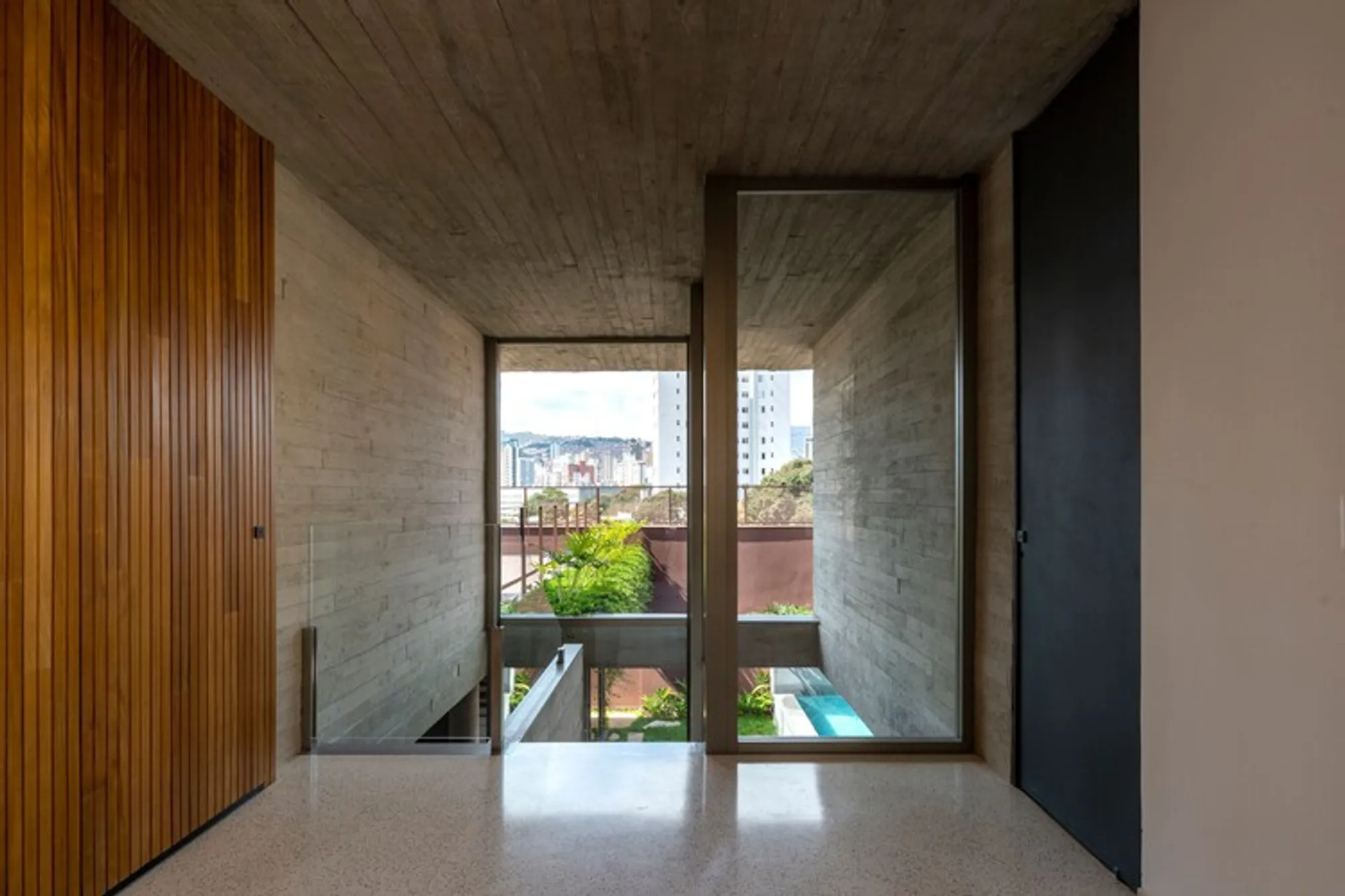 Forest House by RAWI Arquitetura + Design: A Minimalist Concrete Residence Immersed in Nature