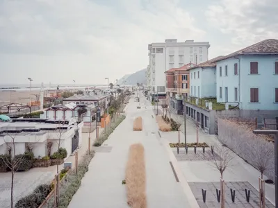 Gabicce Mare Seaside Promenade: A Revitalized Coastal Public Space by Architects Barbara Balassone and Gianluca Mazzari