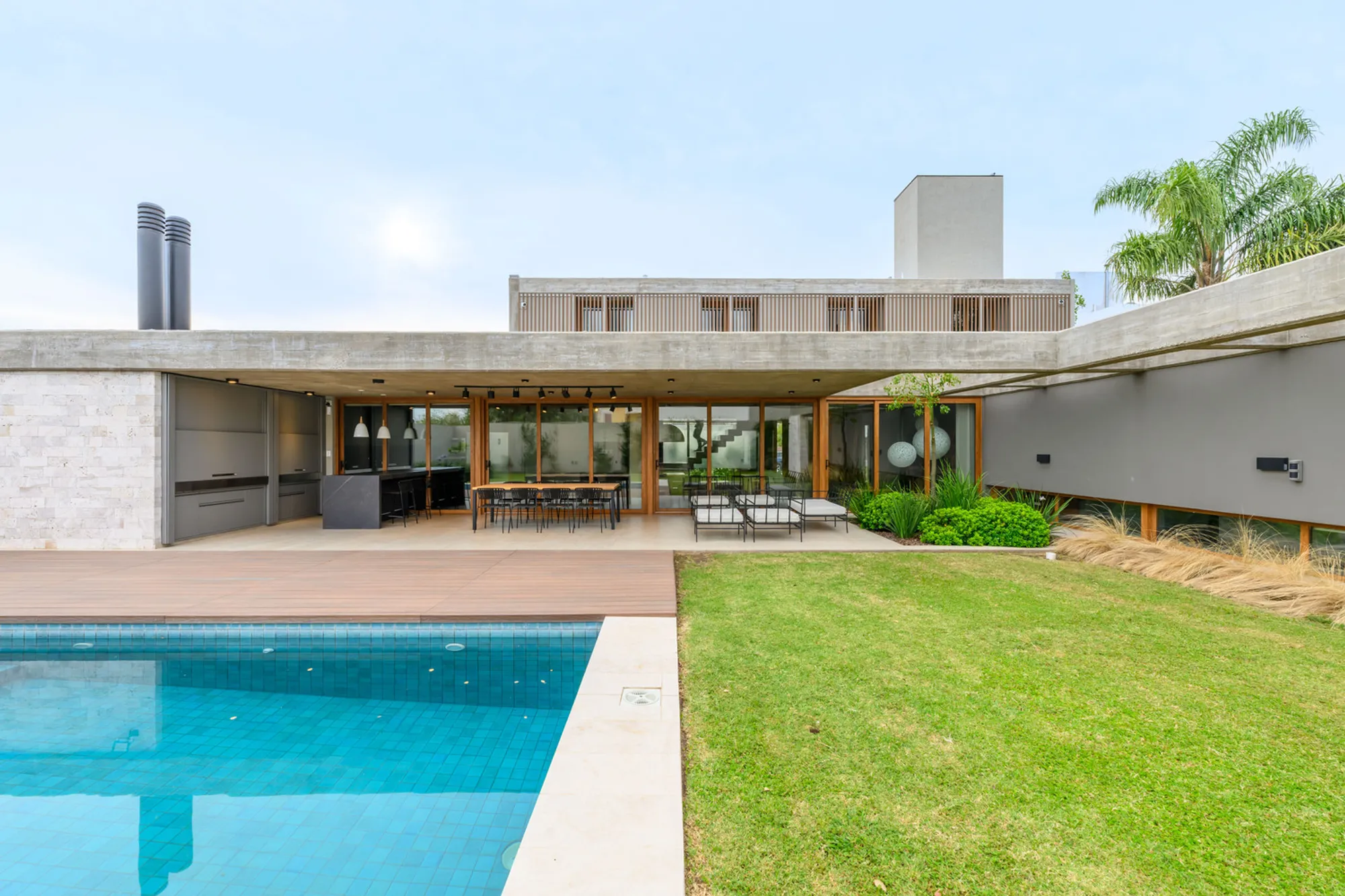 House G by Karlen + Clemente: A Courtyard Sanctuary in Río Tercero