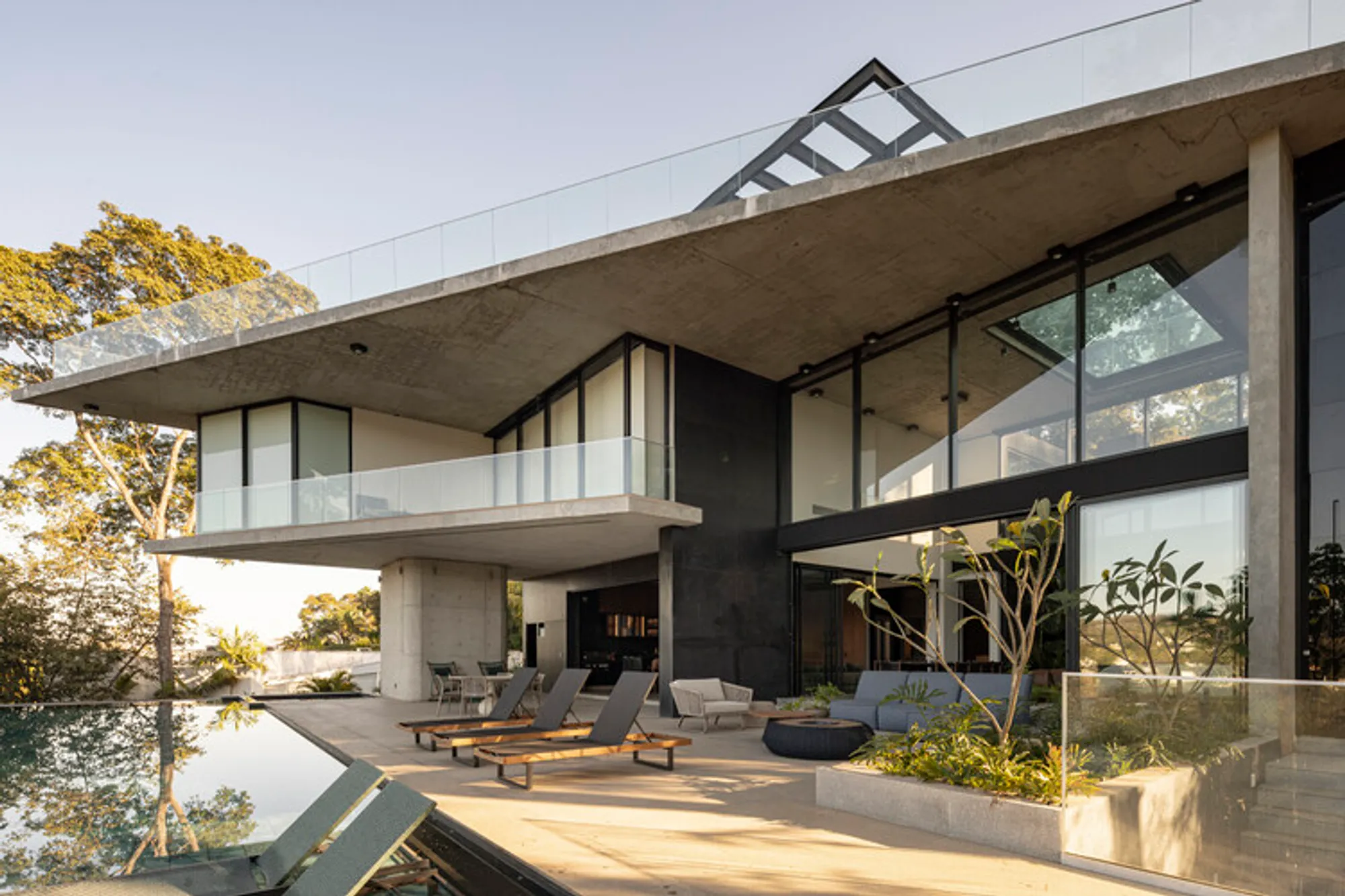Concreto House: A Sculptural Response to Brazilian Topography