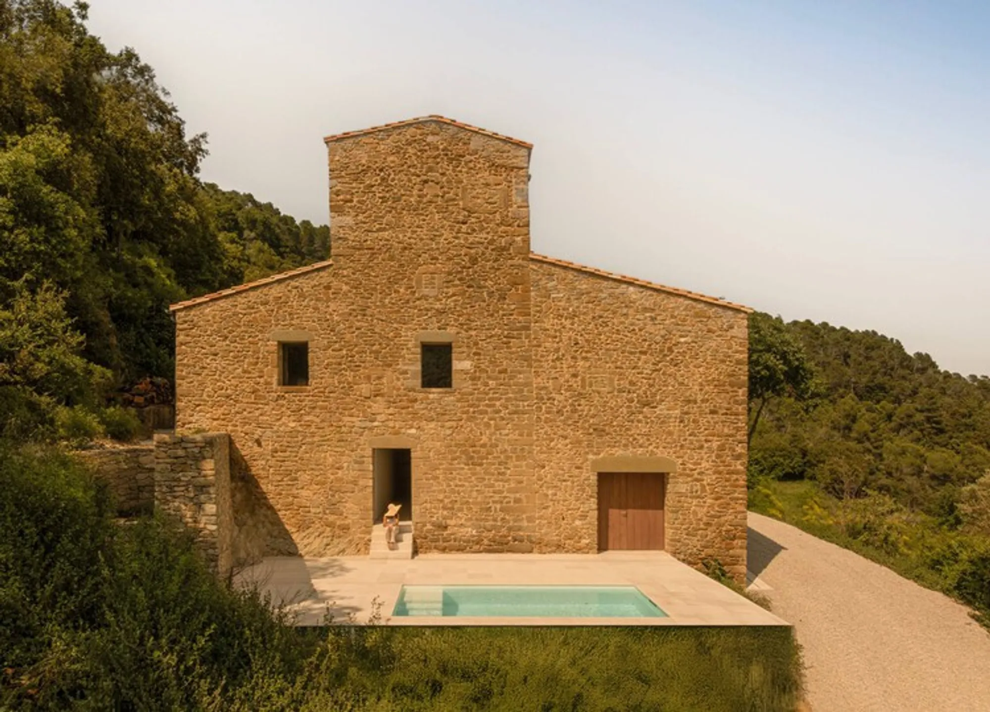 Mas Cadalt House by Fran Silvestre Arquitectos: A Contemporary Revival of a Girona Farmhouse
