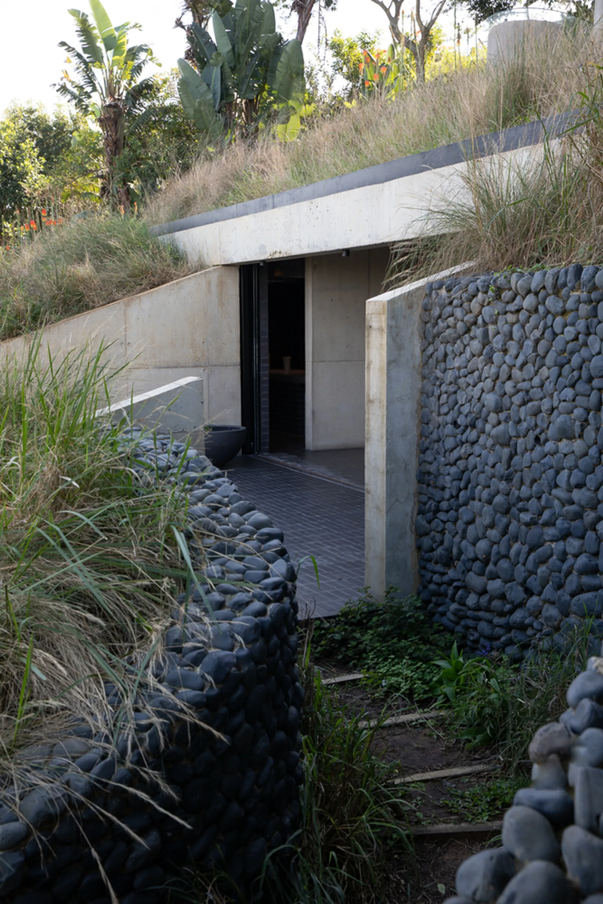 The Folly Multi-Purpose Retreat by Common Architecture: A Subterranean Sanctuary for Creativity and Connection