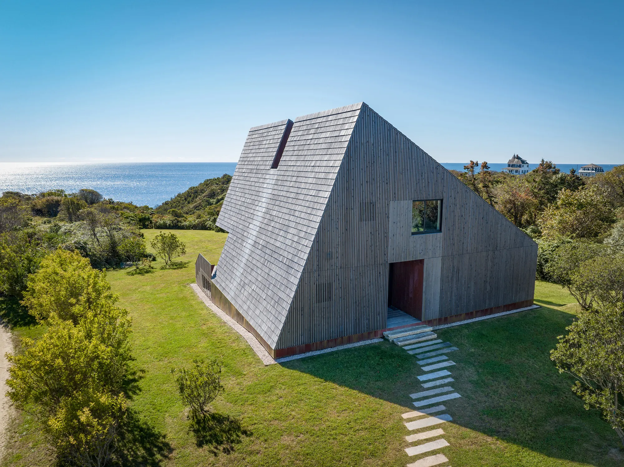 Mohegan Trail Residence by Bates Masi + Architects – Sustainable Coastal Island Living