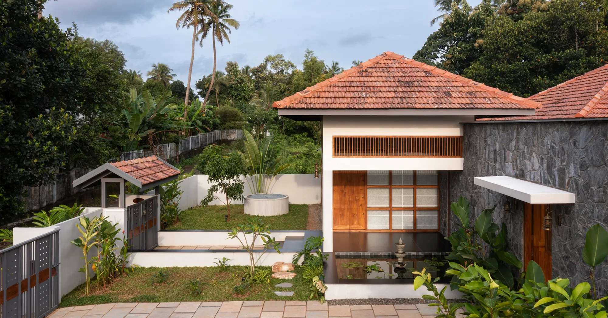 NIVRITI 2.0 House by i2a Architects Studio: A Contemporary Sanctuary Rooted in Tradition