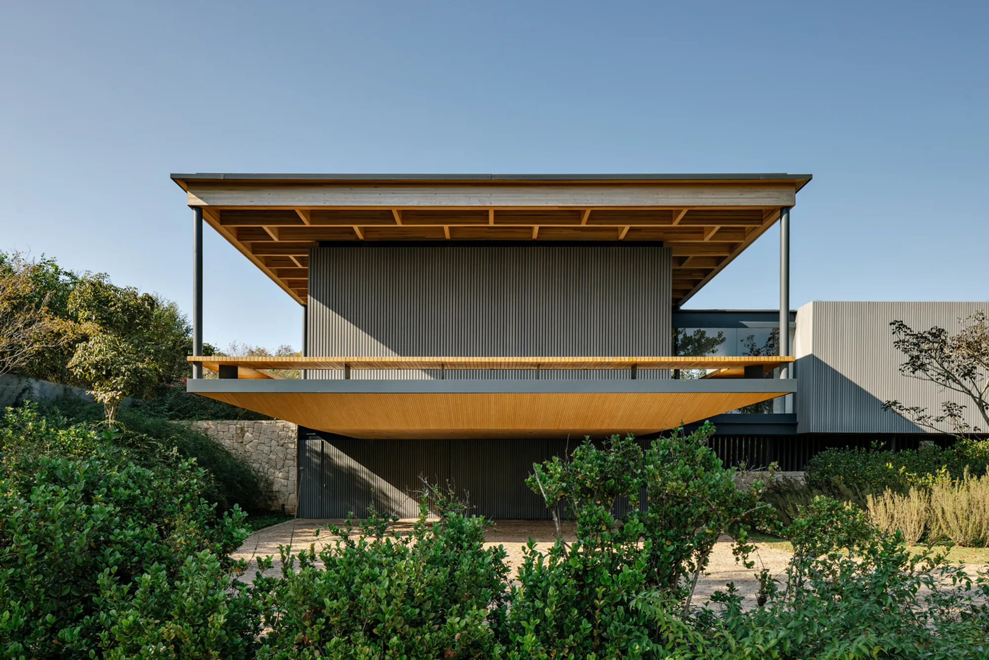 MRD Residence by Jacobsen Arquitetura: Harmonizing Architecture with Nature in Bragança Paulista